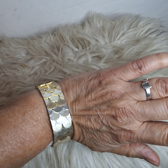 International Concepts Fishcale Silver Cuff NWT - Picture 1 of 9